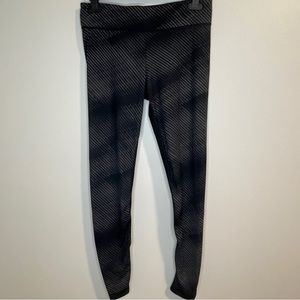 Under Armour Women’s Black geometric leggings Allseason gear Size M
